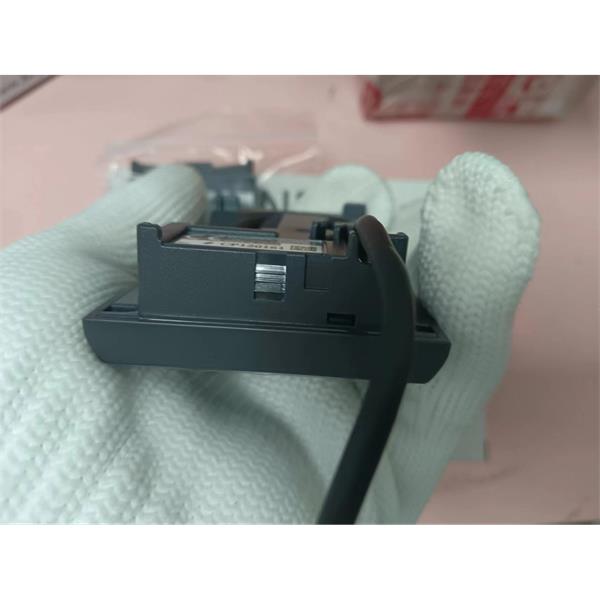 KEYENCE超小型數(shù)字激光傳感器放大器單元LV-N12CP